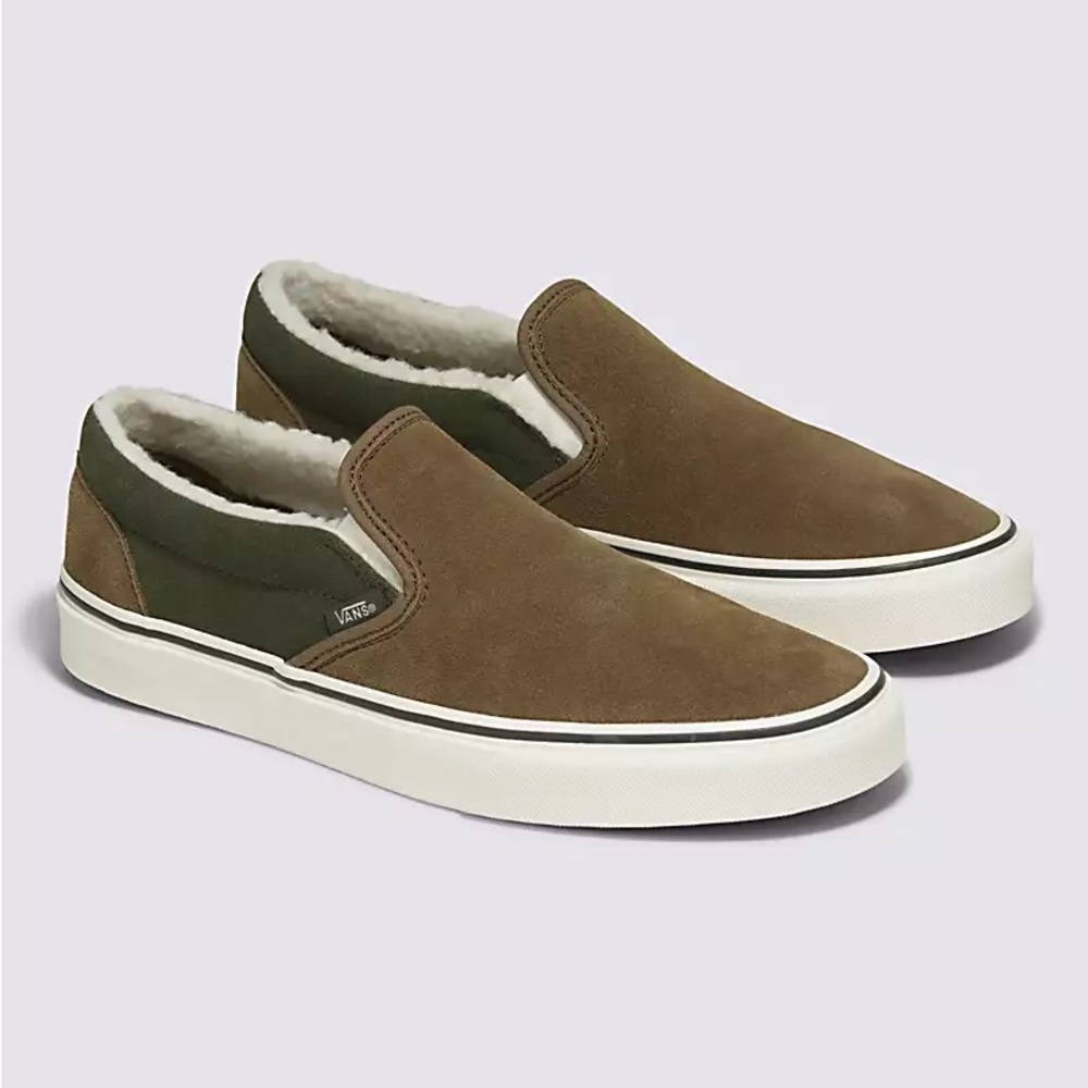 New in box - Van’s CLASSIC SLIP-ON SHERPA SHOE size 6